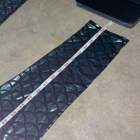 Shimmery/shiny mermaid leggings. Stretchy kids size 4X 🧜♀️super cute scales - Picture 7 of 8